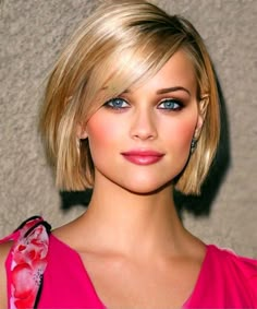 Kristin Chenoweth Short Hair, Blended Bob Hairstyles, Vogue Williams Hair, Reese Witherspoon Hair Short, Straight Bob With Side Bangs, Katie Holmes Bob, Reese Witherspoon Hair, Festival Make Up