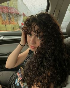 Cute Bangs Wispy Curly Hair, Curly Hair With Fringe Bangs Curls, Curten Bangs For Curly Hair, Bangs For Curly Long Hair, Long Curly Brown Hair With Bangs, Straight Across Bangs Curly Hair, 2c Bangs Long Hair, Long 2b Hair With Bangs, Hairstyle For Curly Hair With Bangs