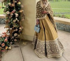 Brown Dupatta With Dabka Embroidery, Luxury Brown Anarkali Sharara, Sabyasachi Brown Lehenga, Brown Embroidered Anarkali Dupatta, Brown Pakistani Bridal Dress, Brother Wedding, Sabyasachi Bride, Simple Lehenga, Dresses Traditional