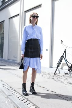 Street style at Copenhagen Fashion Week 2016 Fashion Week Street Style Outfits, Street Style Skirt, Copenhagen Fashion Week Street Style, Fashion Week Dresses, Giovanna Battaglia, Anna Dello Russo, Fashion Week 2016, Copenhagen Fashion, Trendy Skirts