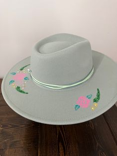 Custom made, wide brim felt hat. Adjustable Complete with a custom hat band and painted design. Kimono Crop Top, Gold Dress Shoes, Babe Lash, Wide Brim Felt Hat, Linen Joggers, Formal Wear Dresses, Bootie Sandals, Flying Monkey, Sun With Sunglasses