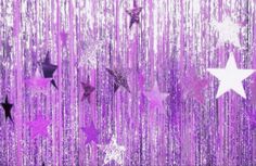 many stars are hanging from the ceiling in purple and pink colors, with silver foil fringes