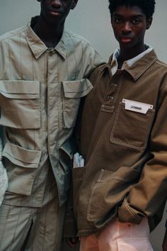 Backstage at Jacquemus, Fall/Winter 2019 via Le 21ème Zdzisław Beksiński Photography, Zdzisław Beksiński Paintings, Leather Jacket Details, Fashion Week Looks, Mens Fashion Essentials, Rare Crystals, Young Mens Fashion, Zdzisław Beksiński, Tokyo Fashion Week