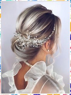 Looking for the perfect wedding hairstyle? Check out these 14 stunning wedding hair down ideas & tips for your big day! From romantic curls to boho braids, find the perfect look to complement your bridal style. Whether you're a classic bride or a modern minimalist, these wedding hair down ideas will have you feeling beautiful and confident as you walk down the aisle. Hairstyles Pakistani, Wedding Hairstyles And Makeup, Bridesmaid Hair Comb, Wedding Hair Head Piece, Hairstyles Indian, Hairstyles Trendy, Bridal Hair Headpiece, Bridal Hair Updo, Hairstyles For