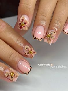 Extra Nails Designs With Charms, Daisy Acrylic Nails, Cute Acrylic Nail Designs, French Acrylic Nails, Short Square Acrylic Nails, Acrylic Nails Coffin Pink