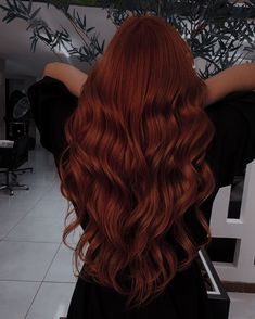 Dark Orange Copper Hair Color, Copper Hair With Root Shadow, Neutral Tone Red Hair, Dark Orange Hair Aesthetic, Red Hair Classy, Elegant Red Hair, Red On Brown Hair No Bleach, Cold Red Hair Color, Dark Ginger Red Hair