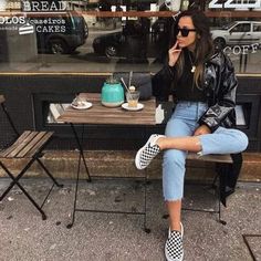 Checkered Vans Outfit, Slip Ons Outfit, Slippers Outfit, Jeans And Vans, Sneaker Outfits, Vans Outfit, Mode Casual