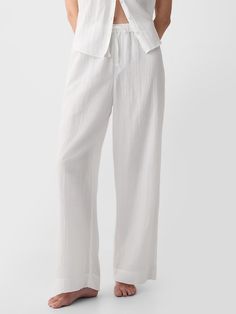 Australia Fits, White Linen Pants Outfit, Summer Linen Pants, Linen Pants Outfit, Easy Silhouette, Linen Drawstring Pants, Frilly Blouse, Nyc Model, Checked Blouse