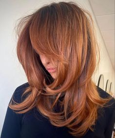 Ginger Hair Ideas, Ginger Brown Hair, Dark Ginger Hair, Ginger Ombre, Amber Hair, Copper Balayage, Layered Haircuts With Bangs, Bronze Hair