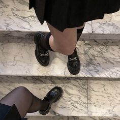 Estilo Blair Waldorf, French Songs, Mia 3, Old Money Style, Blair Waldorf, Doc Marten Oxford, High Society, Old Money Aesthetic, Stella Mccartney Elyse