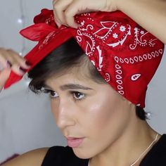 Looking for cute head wrap styles? Look no further, TRESemmé has you covered with the best hairstyles and hair treatment products. Bandana On Head, Ways To Wear Bandanas, How To Wear Bandana, How To Tie Bandana, Tresemme Keratin Smooth, Hair Styles Accessories, Tie Bandana