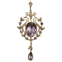 Edwardian style 9-karat & amethyst with seed pearl accents drop pendant stamped JNW. Very nice condition. Dimensions: 3" total length x 1.5" wide and weighs 8.1 grams. Vintage Jewelry Antique, Art Nouveau Pendant, Edwardian Jewelry, Edwardian Style, Vintage Antique Jewelry, Antique Necklace, Vintage Pendant, Edwardian Fashion, Seed Pearl