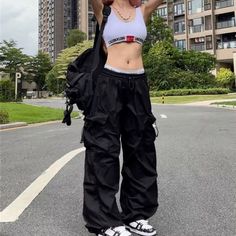 Parachute Cargo Pants – COLDLINE CLOTHING Ruched Cargo Pants, Black Pants Women, Hippie Streetwear, Junior Pants, Chica Cool, Estilo Hippy, Street Punk, Baggy Sweatpants, Baggy Cargo Pants