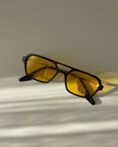 Yellow Shades Sunglasses, Sunglasses Men Vintage, Save Outfits, Glasses Trends, Masc Outfits, Yellow Sunglasses, Vintage Watches Women, Fitness Wear Outfits