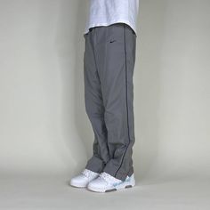 Jogging Nike Outfit, Nike Trackies, Grey Pants Men, Nike Jogger, Nike Apparel, Fit Pics, Estilo Hipster, Nike Silver