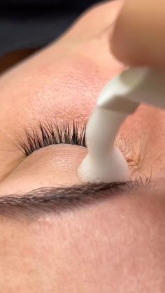 Eyelash Extension Tutorial, Eyelash Extensions Videos, How To Do Eyelash Extensions, Lash Extensions Tips, Eyelash Extension Care, Eyelash Extensions Care, Lash Design, Extension Eyelash, Lash Supplies