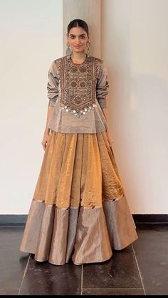 India Dress Design, India Traditional Dress, Lehenga Kurta, Indian Outfits Lehenga, Traditional Indian Outfits, Indian Bridal Outfits, Boutique Dress Designs