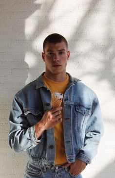 80s Fashion Men, 90s Fashion Men, Foto Poses, Men Fashion Casual Outfits, Streetwear Men Outfits, Inspiration Mode, Mens Street Style, Mens Fashion Casual