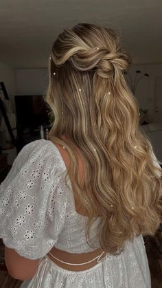 Half Up Half Down Bridesmaid Hair With Bangs, Half Up Half Down Hair Graduation, Braided Half Up Half Down Hair Prom, Maid Of Honor Hairstyles Half Up, Formal Straight Hairstyles, Half Up Half Down Prom Hairstyles, Debut Hairstyles, Bellas Wedding, Grad Hairstyles