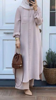 Stylish Abaya Islamic Modest Fashion Style, Modest Wear Muslim Casual, Umrah Outfit For Women, Tunik Hijab Style Casual, Kemeja Dress, Muslimah Fashion Casual, Abaya Design, Modest Dresses Fashion