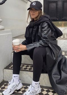 New Balance 530 Outfit, Modele Fitness, Look Legging, New Balance Outfit, All Black Outfit, Mode Inspo, Looks Chic