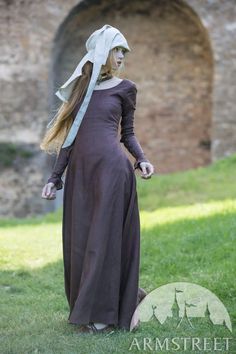 Medieval Wedding Dress, Medieval Hats, Medieval Clothes, Medieval Woman, Ren Fair, Medieval Wedding, Medieval Style, Female Pose Reference, Long Linen Dress