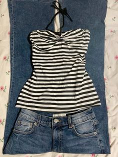 2010s Fashion Aesthetic, Miacore Outfits, Outfit Ideas With Flare Jeans, Halter Top Outfit Ideas, Flare Jeans Outfit Summer, Black Halter Top Outfit, Lowrisejeans Outfit, Summer Spring Aesthetic, Flare Jeans Outfit