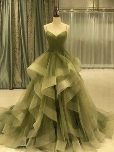 Layered Tulle Prom Dress, Red Green Dress, Recycled Dress, Prom Dresses Elegant, Ceremony Dresses, Dresses Formal Elegant, Prom Dress Inspiration, Cute Prom Dresses, Pretty Prom Dresses