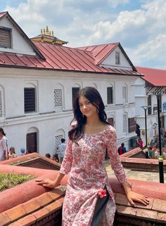 Desi Kurta Aesthetic, Desi Girl Aesthetic Kurti, Kurti Photo Poses, Kurti Photoshoot Poses, College Kurti Outfits, Casual Kurtis For College, Pose In Kurti, Desi College Outfits, Pretty Kurtis