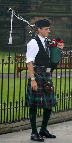 Scottish Outfits Men, Scottish Kilts Men, Kilt Outfit Men, Scottish Skirt Outfit, Scottish Men, Irish Kilt, Scotland Kilt