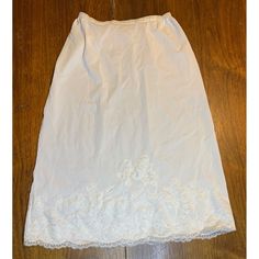 Vintage Artemis Size 26 skirt slip looks new! Beautiful lace and elastic is in perfect condition! No stains or wear. No snags or tears on lace. 23" long 10 1/2" no stretch waist, stretching to 16" Features: * White * Size 26 * Vintage lace * 23" * Waist 10" to 16" * Skirt slip Size: Womens 26 Condition: Pre-Owned Like New Excellent condition Stretch Lace Trim Skirt, Stretch Lace Long Skirt, Long Stretch Lace Skirt, Daywear Lace Lined Skirt, Lace Lined Skirt For Daywear, Daywear Long Lace Skirt, Fitted Lace Bottoms For Daywear, Skirted Stretch Bottoms With Lace Trim, White Lace Vintage Bottoms