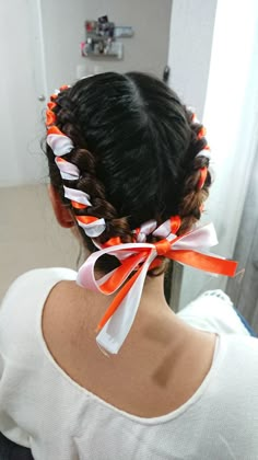 Guatemalan Clothing, Outfit Mexicano, Culture Day, Fiesta Outfit, Hair Braid Videos, Ribbon Hairstyle, Braided Bun, Folk Fashion, Hairstyles For School