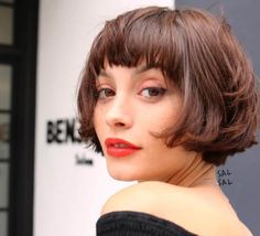 French Bob, How To Cut Bangs, Choppy Bob Hairstyles, Bob Haircut With Bangs, Short Layered, Short Layered Haircuts, Short Bob Haircuts, Long Bob Hairstyles, Penteado Cabelo Curto