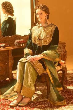 Buy Green Kurta Silk Velvet Embroidered Kashmiri Pheran Straight Set For Women by TULPALAV Online at Aza Fashions. Pheran Designs Kashmiri Women, Kashmiri Outfit, Kashmiri Outfits For Women, Embroidered Salwar, Shadi Dresses, Kurta Patterns, Traditional Attires