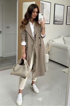 Outfits Rome, Casual Trench Coat Outfit, Coat Outfit Casual, Casual Trench Coat, New Look Fashion, Beige Outfit