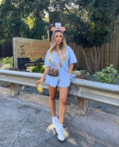 Trendy Disney Outfits, Disney Outfits Summer, Epcot Outfit Ideas, Disneyworld Outfits, Epcot Outfit, Disney Ootd, Look Disney, Disney Park Outfit, Magical Fashion