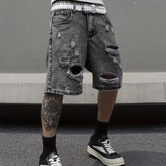 O envio mais rápido. O melhor serviço Casual Denim Jeans, Ripped Denim Shorts, Street Style Summer, Jeans Casual, Shorts Casual, Style Streetwear, Short En Jean, Wide Leg Denim, Jeans Shorts