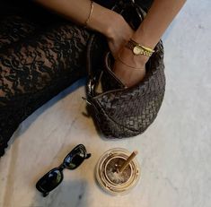 #outfits #ootd #bag #glam #jewelry #drink #aesthetic Luxury Bags Aesthetic, Winter Baddie, Purse Aesthetic, Summer Fashion Accessories, Drink Aesthetic, Glam Jewelry, Nyc Girl, Aesthetic Jewelry, Travel Outfit Summer