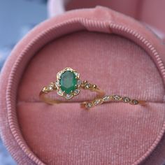 Natural oval green emerald engagement ring Oval Engagement Ring Vintage, Green Wedding Rings, Vintage Oval Engagement Rings, Green Engagement Rings, Emerald Engagement Ring Green, Vintage Emerald Engagement Ring, Oval Halo Engagement Ring, Vintage Inspired Engagement Rings, Emerald Ring Vintage