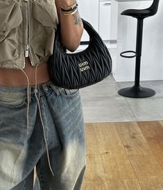 Mini Bag Outfit, Inside My Bag, Penteado Cabelo Curto, Fashion Wishlist, Stockholm Fashion, Classic Bags