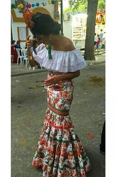 South Spain Outfits, Mexican Dress Up, Spanish Dress Traditional, Mexico Traditional Clothes, Elegant Plus Size Wedding Dress, Flamenco Outfit, Spain Dress, Spanish Style Dress, Latina Dress