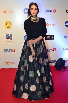 Long Skirt With Shirt Party Wear, Long Skirts Indian Ethnic, Long Skirt And T Shirt, Shirt And Lehenga Outfit, Black Top And Skirt Outfit, Aditi Rao Hydari Indian Outfits, Long Skirt Ideas, Trending Skirt