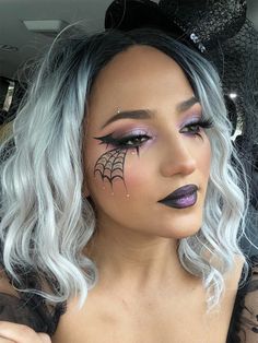 Halloween makeup idea last minute Halloween makeup easy Witch Spider Web Makeup, Womens Bat Makeup, Halloween Make Up Spiders, Black Spider Costume, Bat Eyeliner Halloween, Spiderweb Makeup Looks, Halloween Bat Makeup Ideas, Spider Web Makeup Halloween, Spider Web Liner