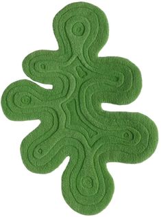 a green rug with an intricate design on the top and bottom, made out of grass