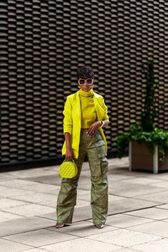 Blazer/cargos/pumps Cargo Jeans Outfit, Cargo Outfits, Jeans Blazer Outfit, Cargo Outfit, Fierce Fashion, Leaves Fall, Grown Women, Block Style, Night Out Outfit