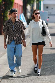 Black Ballet Flats Outfit, American Preppy, Hailey Bieber Outfits, Pumps Outfit, Hailey Bieber Style, Hailey Baldwin Style, Preppy Look