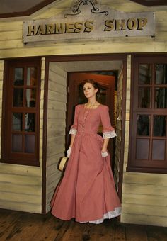 Pioneer Clothing, Pioneer Dress, Prairie Dresses, Calico Dress, Victorian Fashion Dresses, Victorian Gown, Attractive Dresses, Kate Dress, Time Clothes