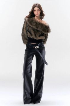 Experience the allure of asymmetry with our Off-Shoulder Faux Fur Ribbed Cuff Sweater, a garment that blends street style with plush comfort. 

Made from high-quality imitation fur, this piece features a unique one-shoulder design, providing an edgy twist to the classic sweater. The combination of ribbed cuffs and a soft, short silhouette ensures both warmth and a touch of sophisticated nonchalance. 

Whether you're dressing up for an evening out or adding an avant-garde layer to your daytime en Fur Top Outfit, Melange Sweater, Grunge Accessories, Fur Top, Fur Sweater, Classic Sweater, Sweatshirt Set, Tailored Pants, Fashion Mode