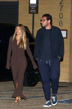 Sofia Richie Pajamas, Sofia Richie Date Night Style, Sofia Richie Aesthetic 2023, Sofia Richie Winter Outfits, Sophia Grainge Richie, Sofia Grainge Aesthetic, Sofia Richie Lifestyle, Sofia Richie Grainge Style