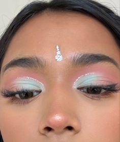 Miami Makeup, Face Decor, Makeup 2024, Pink Eye Makeup, Pink Eye, Pinterest Makeup, Dope Makeup, Stunning Makeup, Creative Makeup Looks